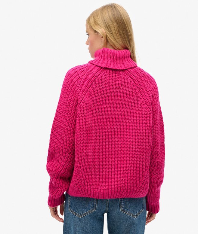 Locker sitzender Rollkragenpullover aus Strickmode Locker sitzender Rollkragenpullover aus Strickmode