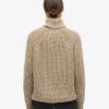 Locker sitzender Rollkragenpullover aus Strickmode Locker sitzender Rollkragenpullover aus Strickmode