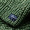 Locker sitzender Rollkragenpullover aus Strickmode Locker sitzender Rollkragenpullover aus Strickmode