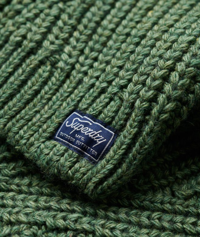 Locker sitzender Rollkragenpullover aus Strickmode Locker sitzender Rollkragenpullover aus Strickmode