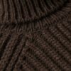 Locker sitzender Rollkragenpullover aus Strickmode Locker sitzender Rollkragenpullover aus Strickmode