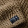 Locker sitzender Rollkragenpullover aus Strickmode Locker sitzender Rollkragenpullover aus Strickmode