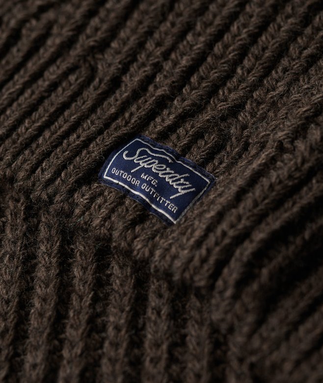 Locker sitzender Rollkragenpullover aus Strickmode Locker sitzender Rollkragenpullover aus Strickmode