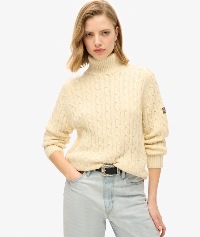 Locker sitzender Rollkragenpullover mit Zopfmuster Locker sitzender Rollkragenpullover mit Zopfmuster