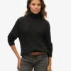 Locker sitzender Rollkragenpullover mit Zopfmuster Locker sitzender Rollkragenpullover mit Zopfmuster
