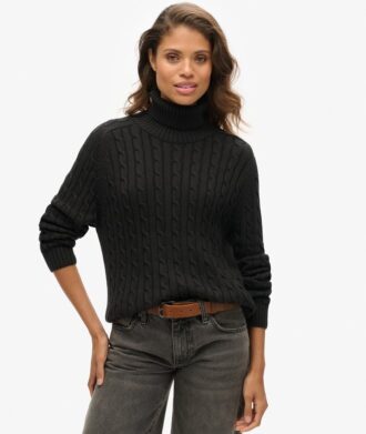 Locker sitzender Rollkragenpullover mit Zopfmuster