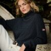 Locker sitzender Rollkragenpullover mit Zopfmuster Locker sitzender Rollkragenpullover mit Zopfmuster