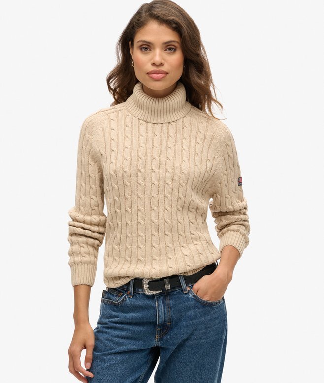 Locker sitzender Rollkragenpullover mit Zopfmuster Locker sitzender Rollkragenpullover mit Zopfmuster