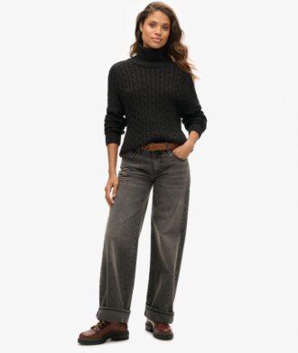 Locker sitzender Rollkragenpullover mit Zopfmuster