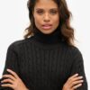 Locker sitzender Rollkragenpullover mit Zopfmuster Locker sitzender Rollkragenpullover mit Zopfmuster