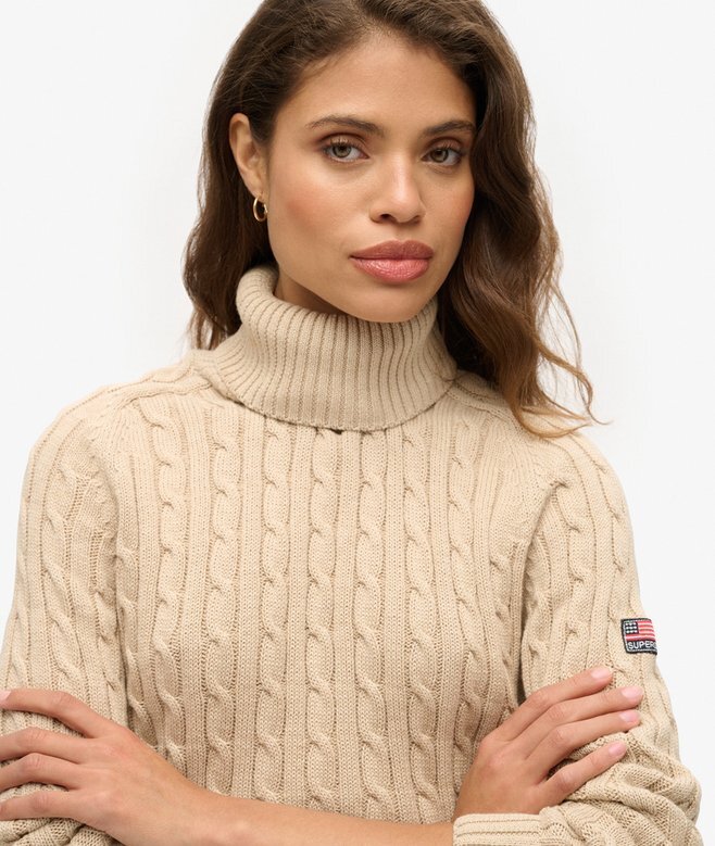 Locker sitzender Rollkragenpullover mit Zopfmuster Locker sitzender Rollkragenpullover mit Zopfmuster