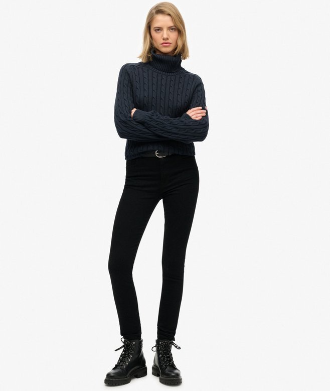 Locker sitzender Rollkragenpullover mit Zopfmuster Locker sitzender Rollkragenpullover mit Zopfmuster