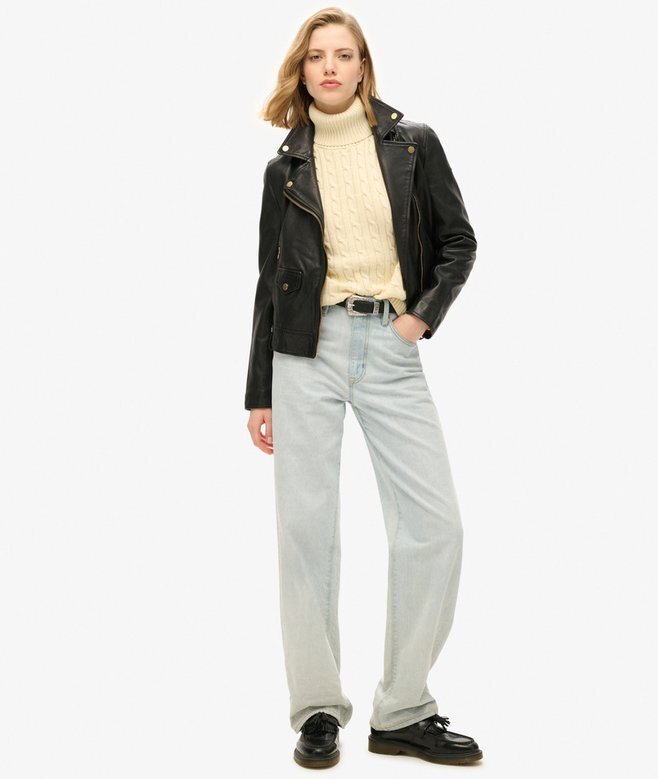 Locker sitzender Rollkragenpullover mit Zopfmuster Locker sitzender Rollkragenpullover mit Zopfmuster