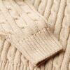 Locker sitzender Rollkragenpullover mit Zopfmuster Locker sitzender Rollkragenpullover mit Zopfmuster