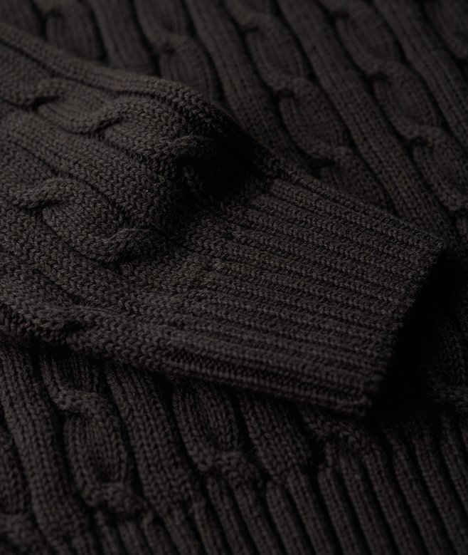 Locker sitzender Rollkragenpullover mit Zopfmuster Locker sitzender Rollkragenpullover mit Zopfmuster