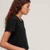 Locker sitzendes, kurzes T-Shirt