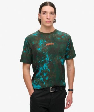 Locker sitzendes T-Shirt mit Utility-Camo-Grafik