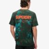 Locker sitzendes T-Shirt mit Utility-Camo-Grafik