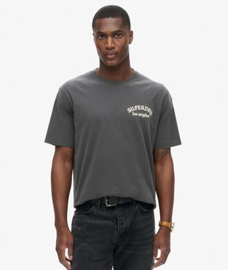 Lockeres T-Shirt mit Tattoo-Grafik auf dem Rücken