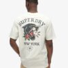 Lockeres T-Shirt mit Tattoo-Grafik auf dem Rücken Lockeres T-Shirt mit Tattoo-Grafik auf dem Rücken
