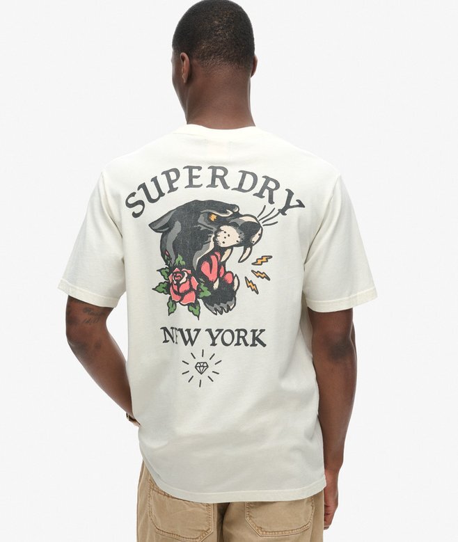 Lockeres T-Shirt mit Tattoo-Grafik auf dem Rücken Lockeres T-Shirt mit Tattoo-Grafik auf dem Rücken