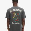 Lockeres T-Shirt mit Tattoo-Grafik auf dem Rücken Lockeres T-Shirt mit Tattoo-Grafik auf dem Rücken