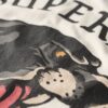 Lockeres T-Shirt mit Tattoo-Grafik auf dem Rücken Lockeres T-Shirt mit Tattoo-Grafik auf dem Rücken