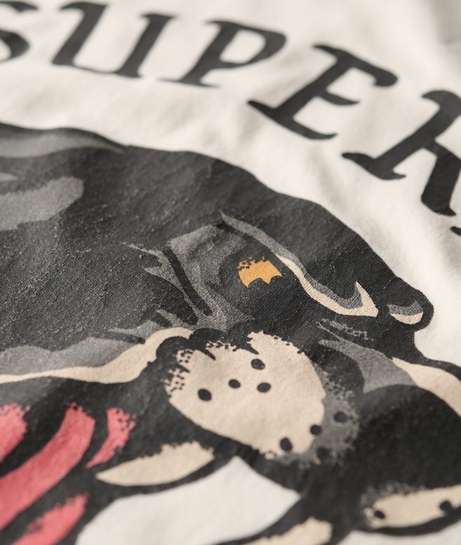 Lockeres T-Shirt mit Tattoo-Grafik auf dem Rücken Lockeres T-Shirt mit Tattoo-Grafik auf dem Rücken