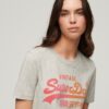 Lässiges T-Shirt mit farblich abgestimmter Grafik Lässiges T-Shirt mit farblich abgestimmter Grafik