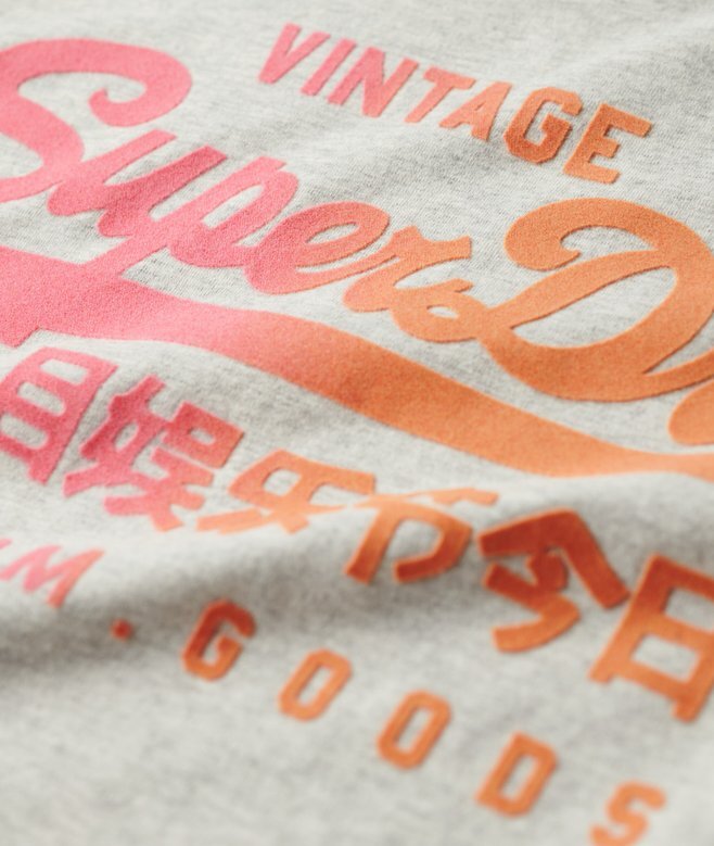 Lässiges T-Shirt mit farblich abgestimmter Grafik Lässiges T-Shirt mit farblich abgestimmter Grafik