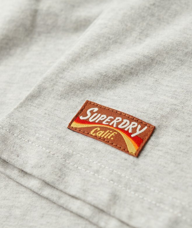 Lässiges T-Shirt mit farblich abgestimmter Grafik Lässiges T-Shirt mit farblich abgestimmter Grafik