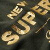Luxuriöses Metallic-Logo-T-Shirt
