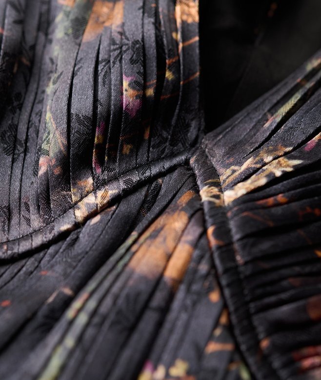 Midi-Kleid aus Jacquard mit ausgestellten Ärmeln Midi-Kleid aus Jacquard mit ausgestellten Ärmeln