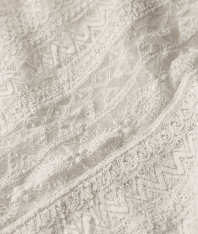 Midi-Kleid ganz aus Spitze Midi-Kleid ganz aus Spitze