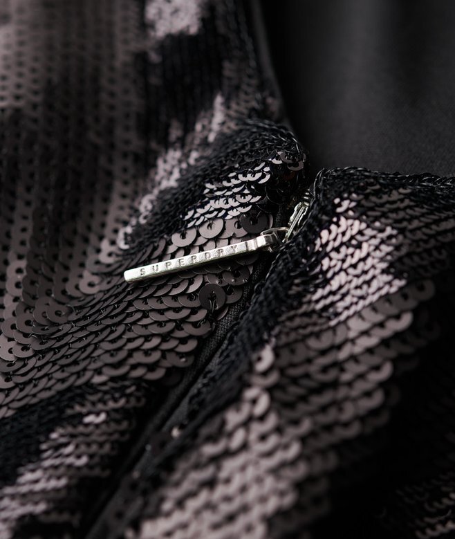 Midi-Kleid mit Chevron-Muster und offenem Rücken Midi-Kleid mit Chevron-Muster und offenem Rücken