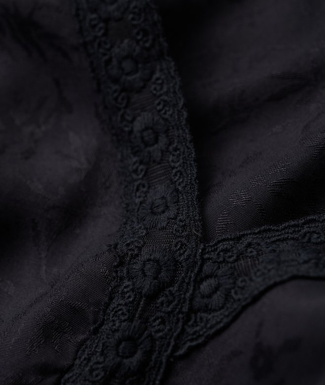 Midi-Kleid mit Spitzenbesatz Midi-Kleid mit Spitzenbesatz