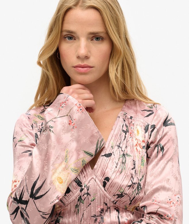 Mini-Kleid mit ausgestellten Ärmeln und Jacquard-Muster Mini-Kleid mit ausgestellten Ärmeln und Jacquard-Muster
