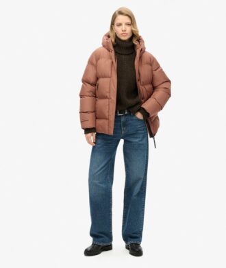 Mittellange Sport-Puffer-Jacke mit Kapuze