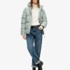 Mittellange Sport-Puffer-Jacke mit Kapuze