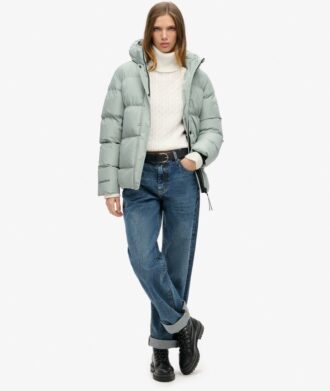Mittellange Sport-Puffer-Jacke mit Kapuze