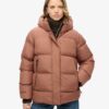 Mittellange Sport-Puffer-Jacke mit Kapuze
