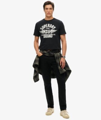 Neu interpretiertes klassisches Grafik-T-Shirt