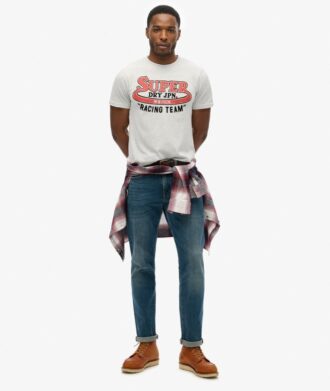 Neu interpretiertes klassisches Grafik-T-Shirt