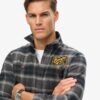 Overshirt mit Karomuster und Stickerei Overshirt mit Karomuster und Stickerei