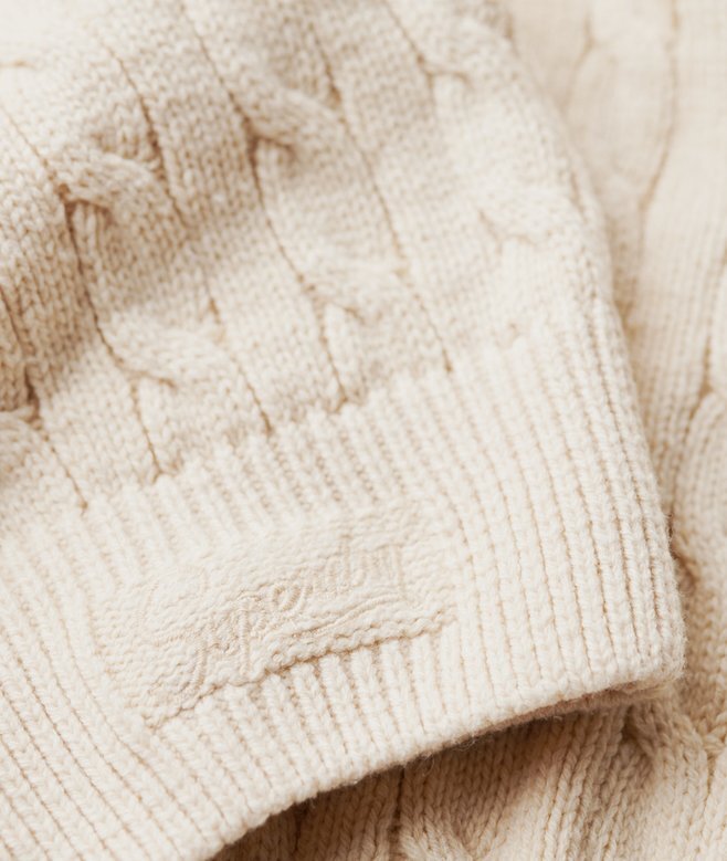 Oversized-Pullover mit V-Ausschnitt und Zopfmuster Oversized-Pullover mit V-Ausschnitt und Zopfmuster
