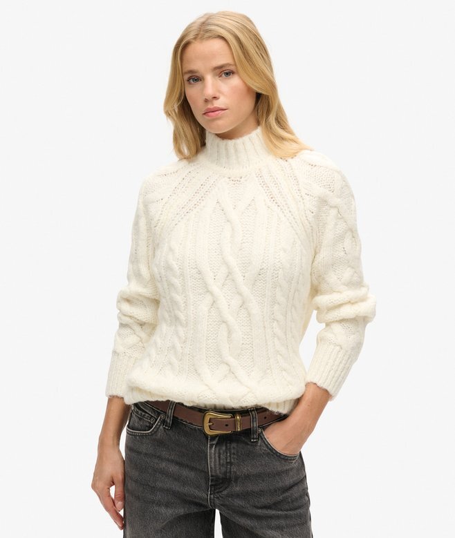 Pullover mit hohem Kragen und Zopfmuster Pullover mit hohem Kragen und Zopfmuster