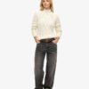 Pullover mit hohem Kragen und Zopfmuster Pullover mit hohem Kragen und Zopfmuster