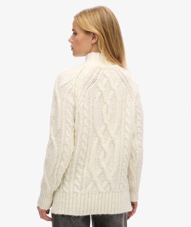 Pullover mit hohem Kragen und Zopfmuster Pullover mit hohem Kragen und Zopfmuster