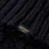 Pullover mit hohem Kragen und Zopfmuster Pullover mit hohem Kragen und Zopfmuster