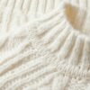 Pullover mit hohem Kragen und Zopfmuster Pullover mit hohem Kragen und Zopfmuster
